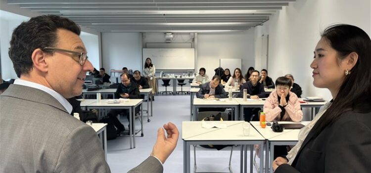 Premiere an der HHS: Chinesische Delegation erstmals im Unterricht zu Gast Premiere an der HHS: Chinesische Delegation erstmals im Unterricht zu Gast