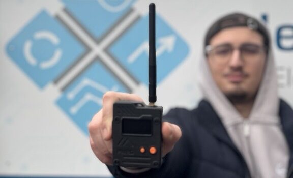 Textkommunikation auch bei Netzausfall – MeshCore an der HHS